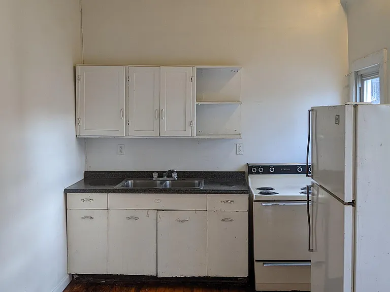 3928 Southern Pkwy #1R — Photo 1