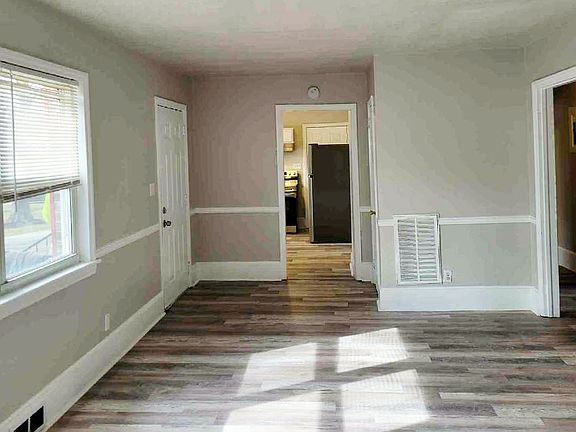3rd image of 5405 Hilltop Cir