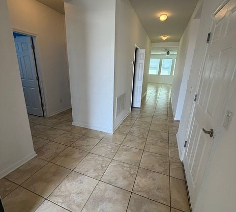 3rd image of 2570 Isabela Ter