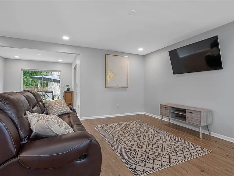 5104 W Cleveland St — Photo 14