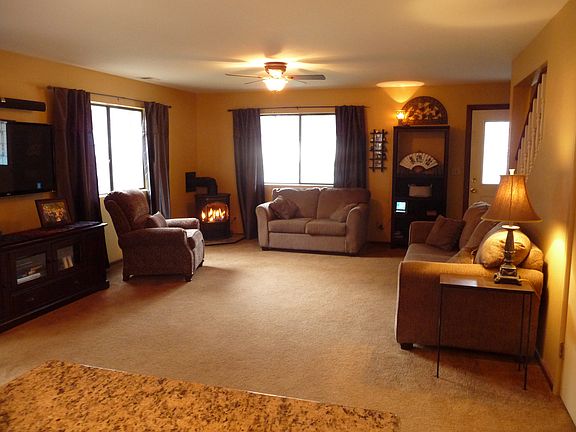 3rd image of 138 Clough St