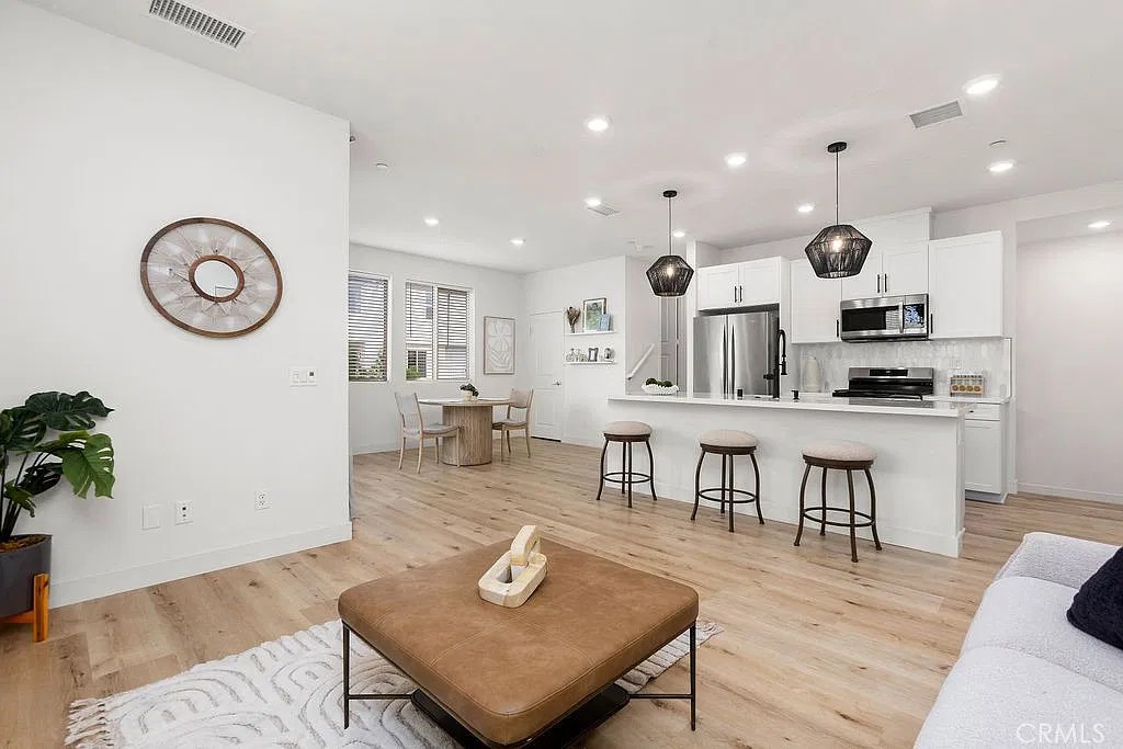 3 bed, 2.5 bath, 1360 sqft, $3,960 — Photo 1