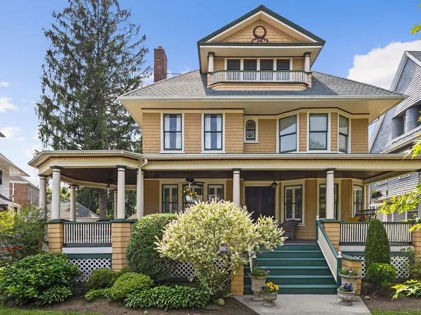 500 East 18th Street image 1 of 40