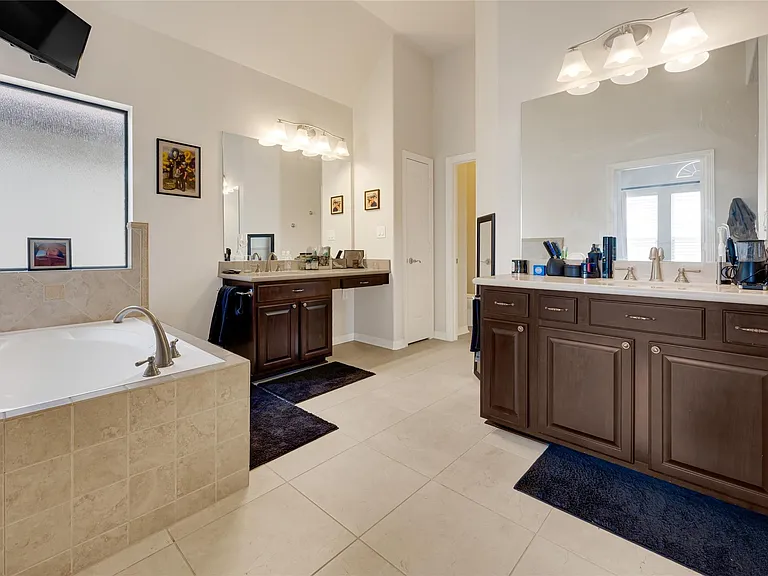 2815 Kings Retreat Cir — Photo 23