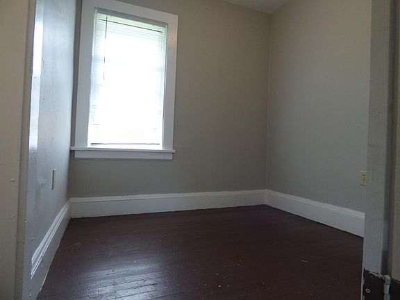 Small den or+ office.