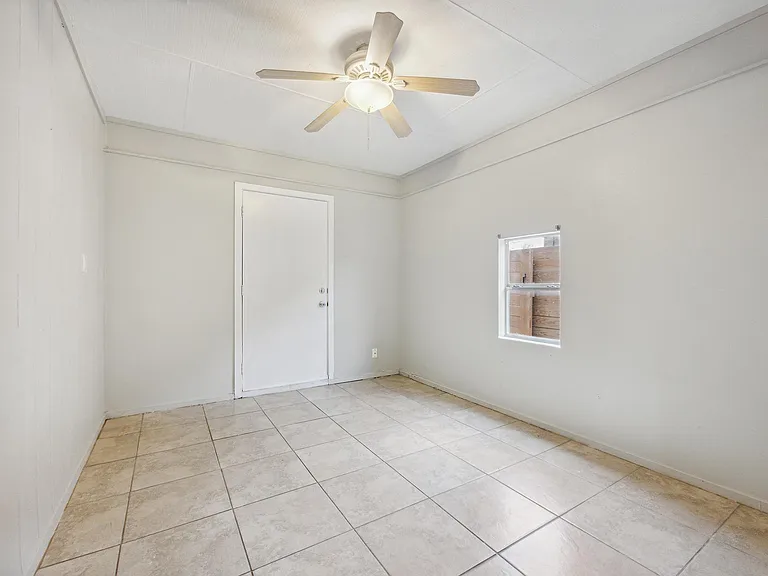 1111 Lawson Ln — Photo 17