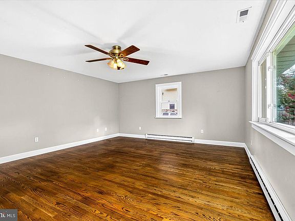 5th image of 46 Browning Ave