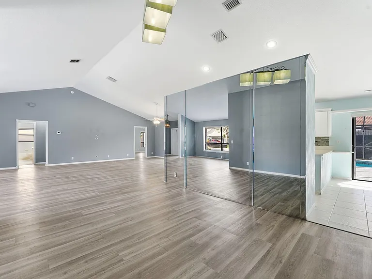 9284 Laurel Green Dr — Photo 6
