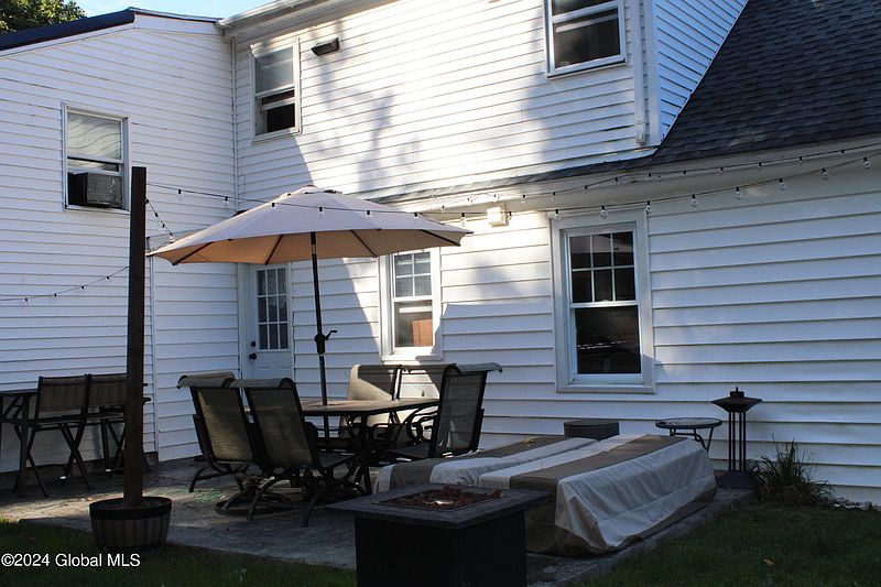 5th image of 14 Hillside Drive