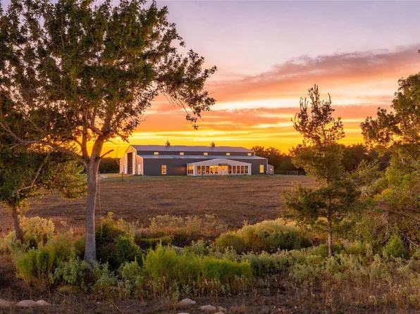 6417 County Road 240, Waelder, TX 78959