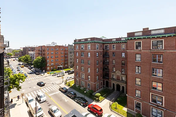 Rented by Compass | media 10