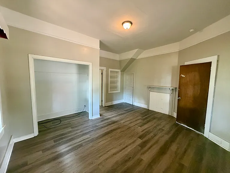 121 Farmer St — Photo 3