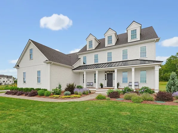 32 Bayliss Way, Uxbridge, MA 01569