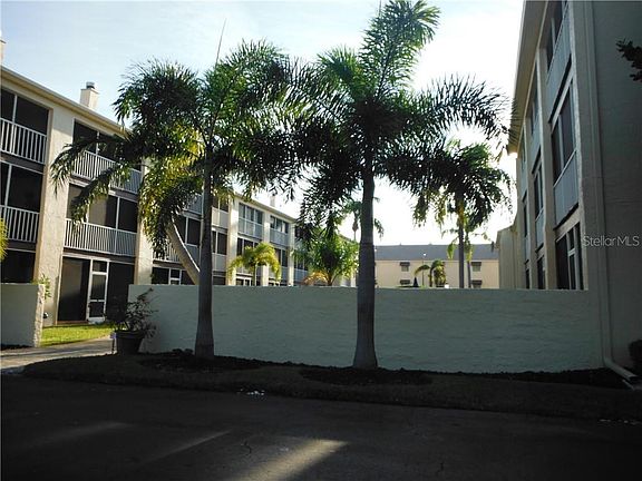 3rd image of 465 Pinellas Bayway S APT 206