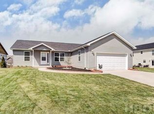 1908 Yarrow Ct, Findlay, OH 45840