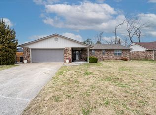 1405 W Mimosa St, Rogers, AR 72758