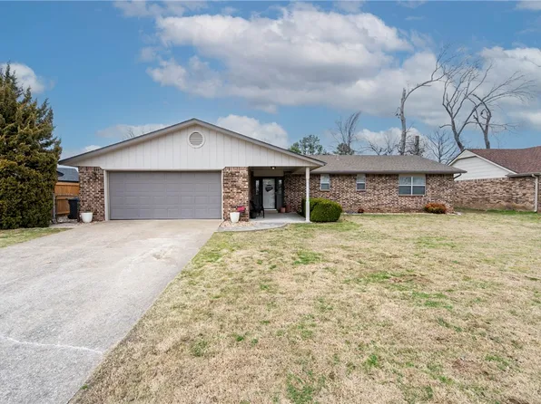 1405 W Mimosa St, Rogers, AR 72758
