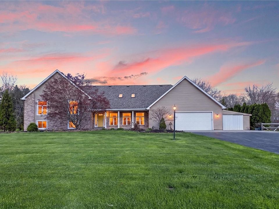 1st image of 7 Winding Country Ln