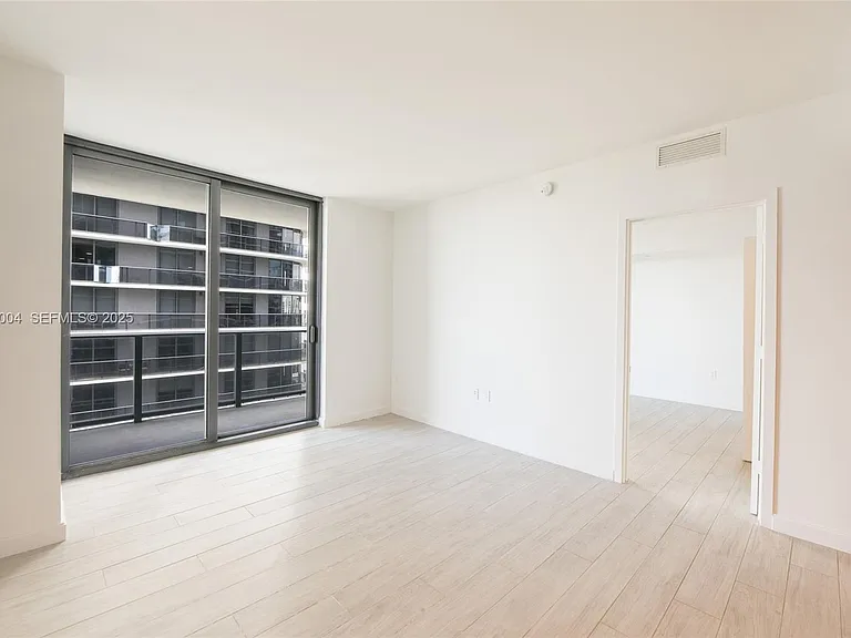 45 SW 9th St #1303 — Photo 8