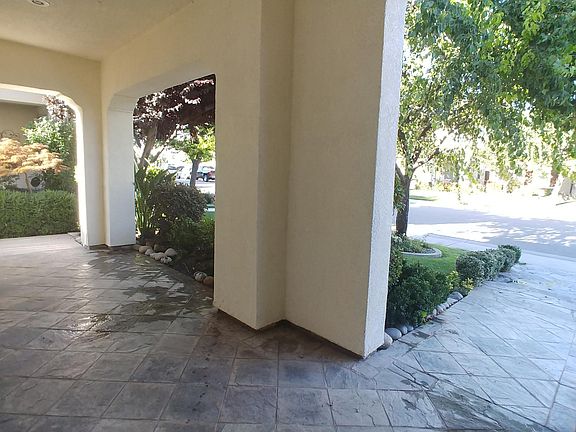3rd image of 10905 Lakemore Ln