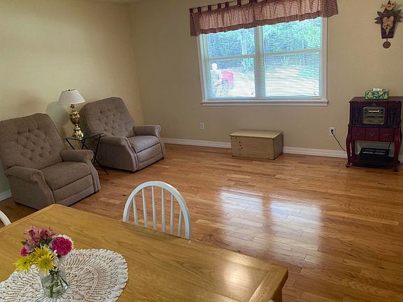 3rd image of 38 Menominee Dr