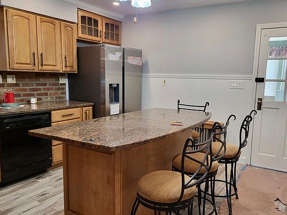 4th image of 145 Mary Ave