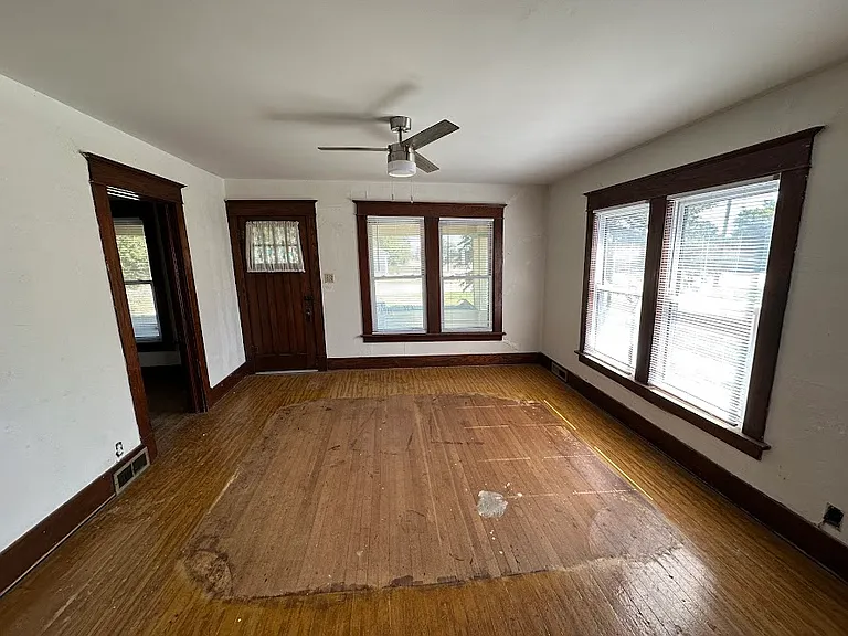 202 N Main St — Photo 16