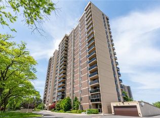 301 Frances Ave #1207, Hamilton, ON L8E3W6