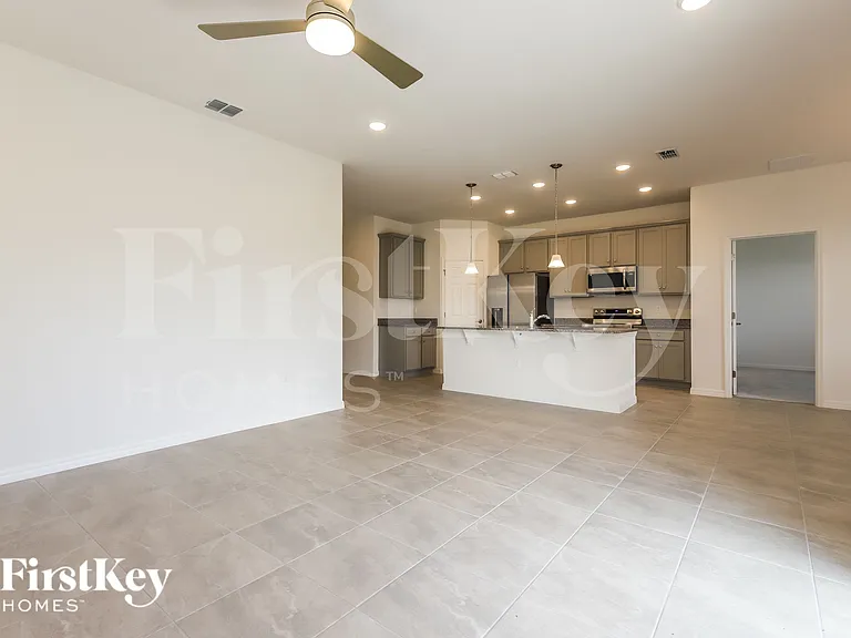 527 Crown Rose Dr — Photo 3