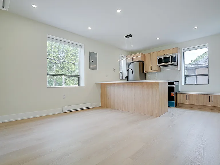 240 Durie St #U201 — Photo 1