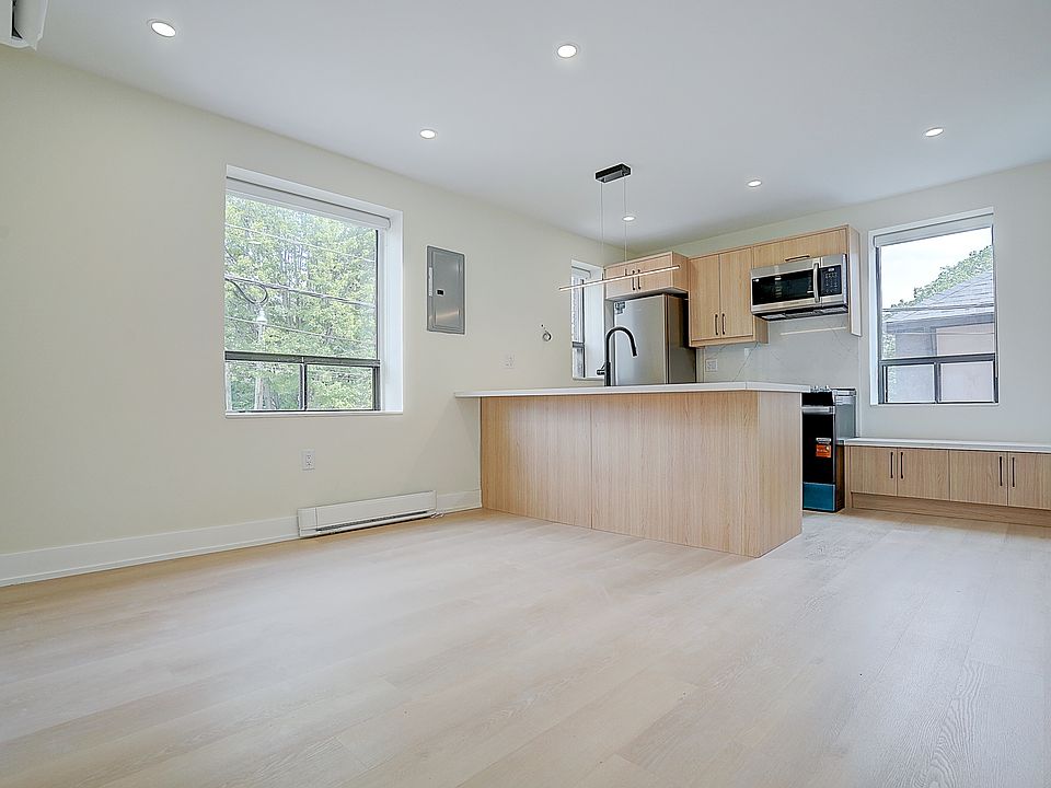1st image of 240 Durie St #U201