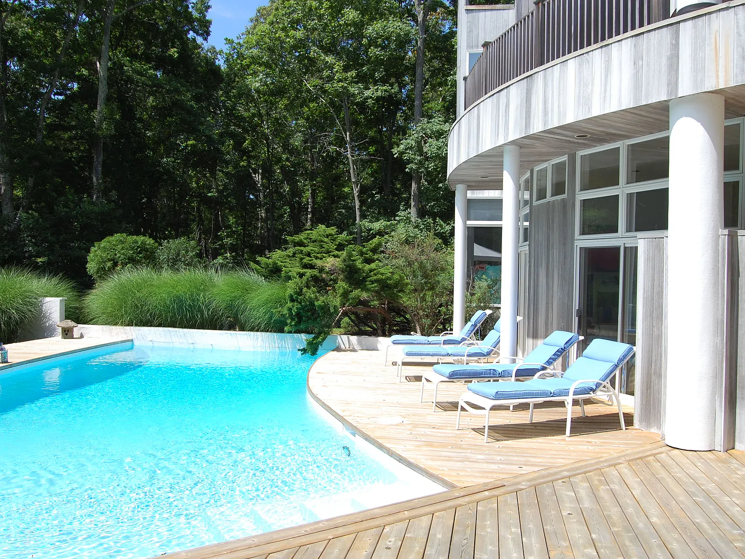 Spectacular Modernist Hideaway — Photo 1