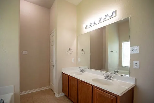 8000 Raintree Dr — Photo 14
