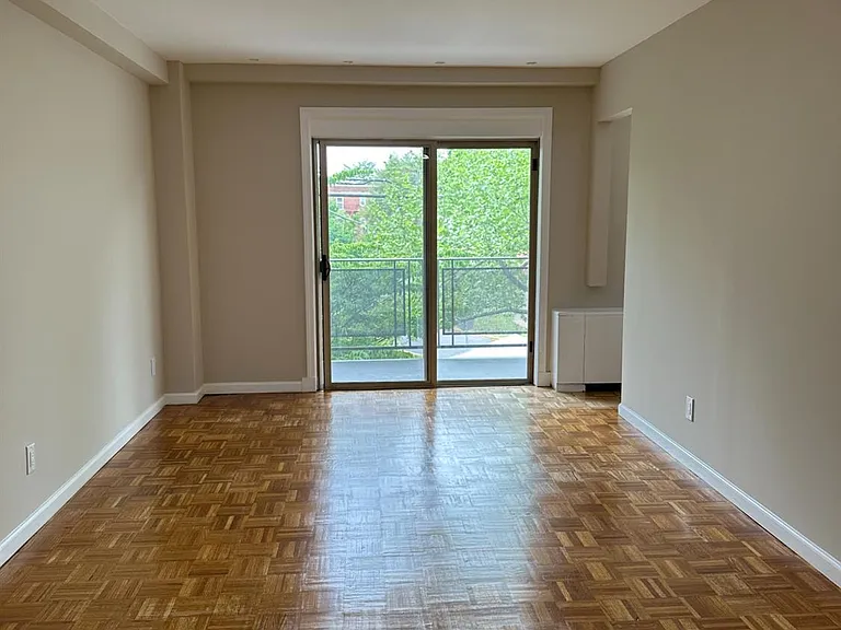 123 S Adelaide Ave #1L — Photo 2