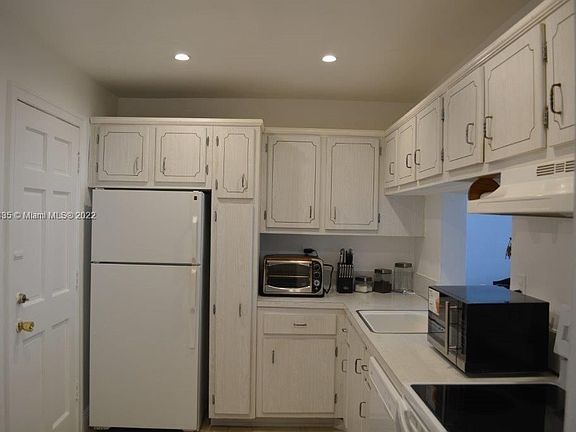 2nd image of 9631 SW 77th Ave APT 302C