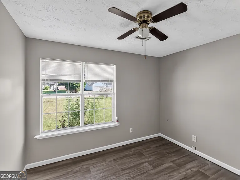 22 Canterbury Dr — Photo 12