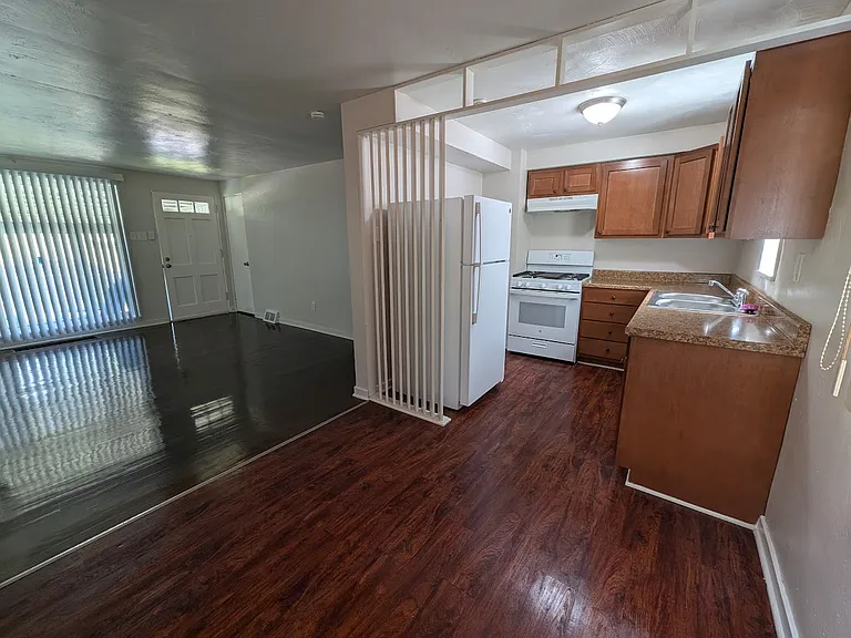204 Bart Dr — Photo 3