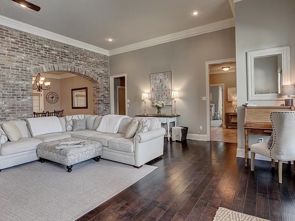 3rd image of 114 Cabot Ct