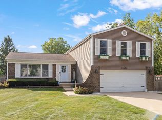 5S630 Ridgeview Ln, Naperville, IL 60540