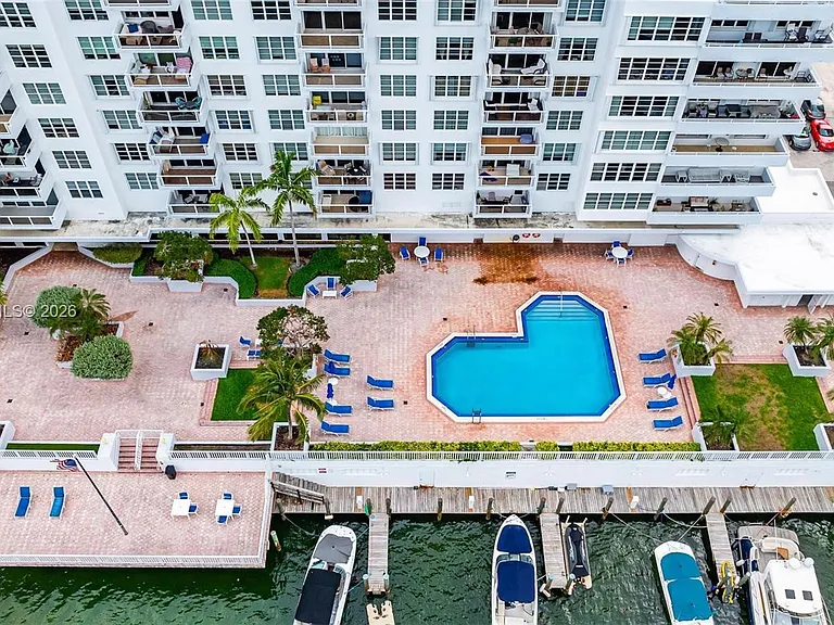 5700 Collins Ave #7J — Photo 30