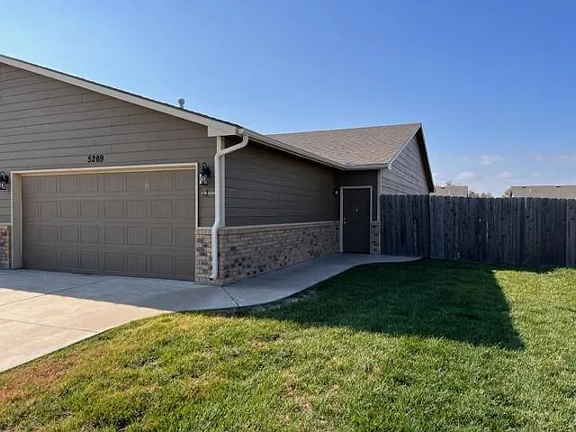5269 N Cypress Cir — Photo 1