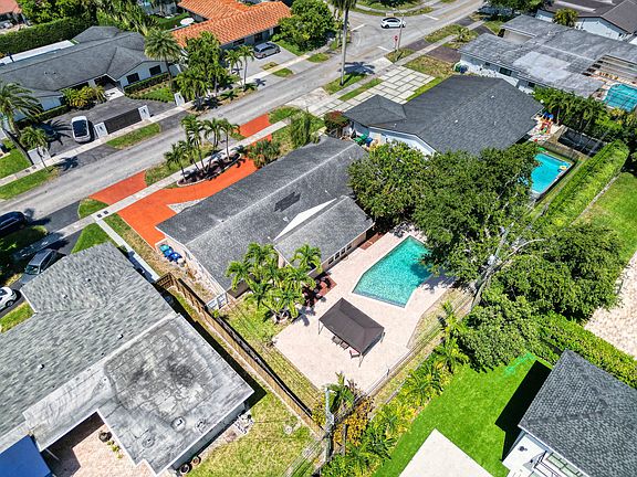 4th image of 1870 NE 197th Terrace