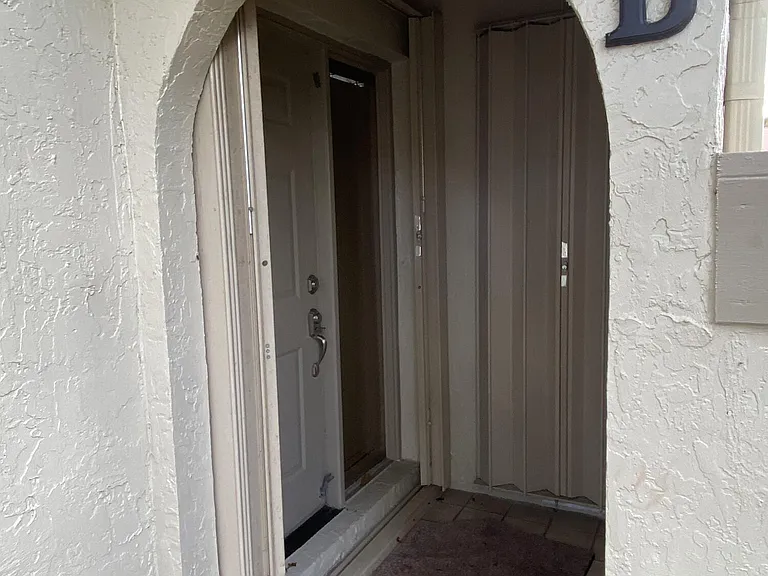 5621 Coach House Cir #D — Photo 4