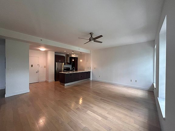 2nd image of 3101 Vernon Blvd APT 306