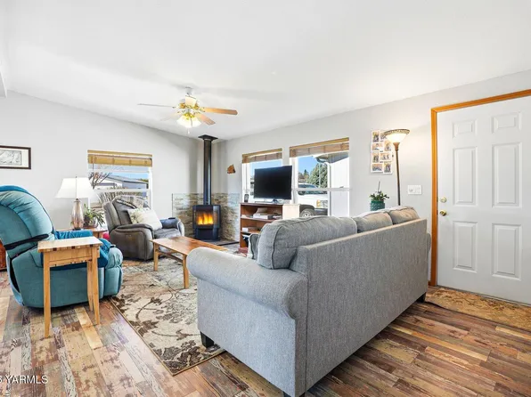 1805 S 70th Ave, Yakima, WA 98908