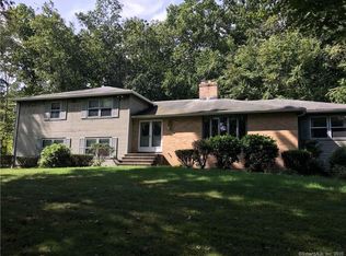 16 Birchwood Dr, Hamden, CT 06518