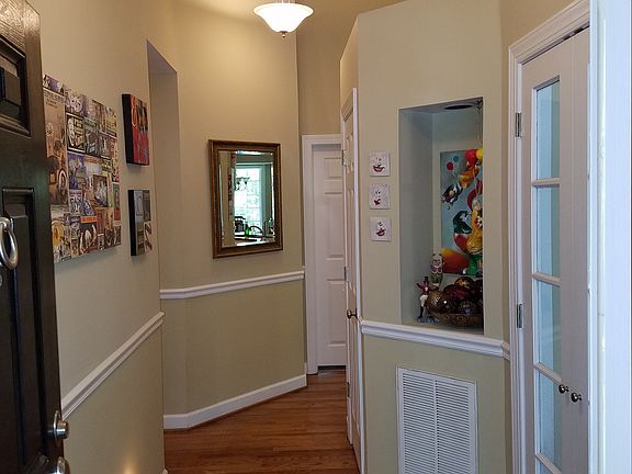 Front Entry / Foyer