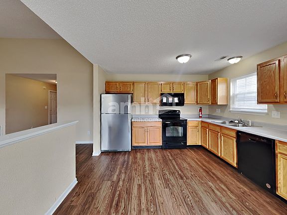 3rd image of 888 Hollowood Ln