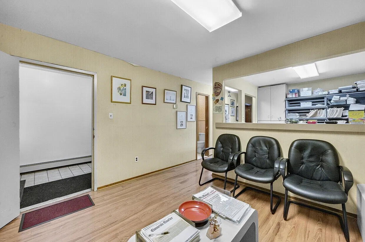 4 bed, 902 sqft, $3,200 — Photo 4