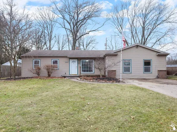 8675 Driftwood Dr, Temperance, MI 48182